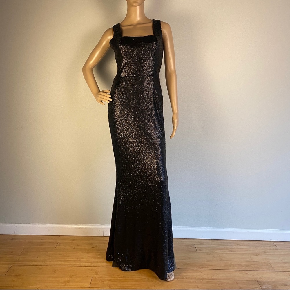 DRESS THE POPULATION GOWN - Picture 2 of 9
